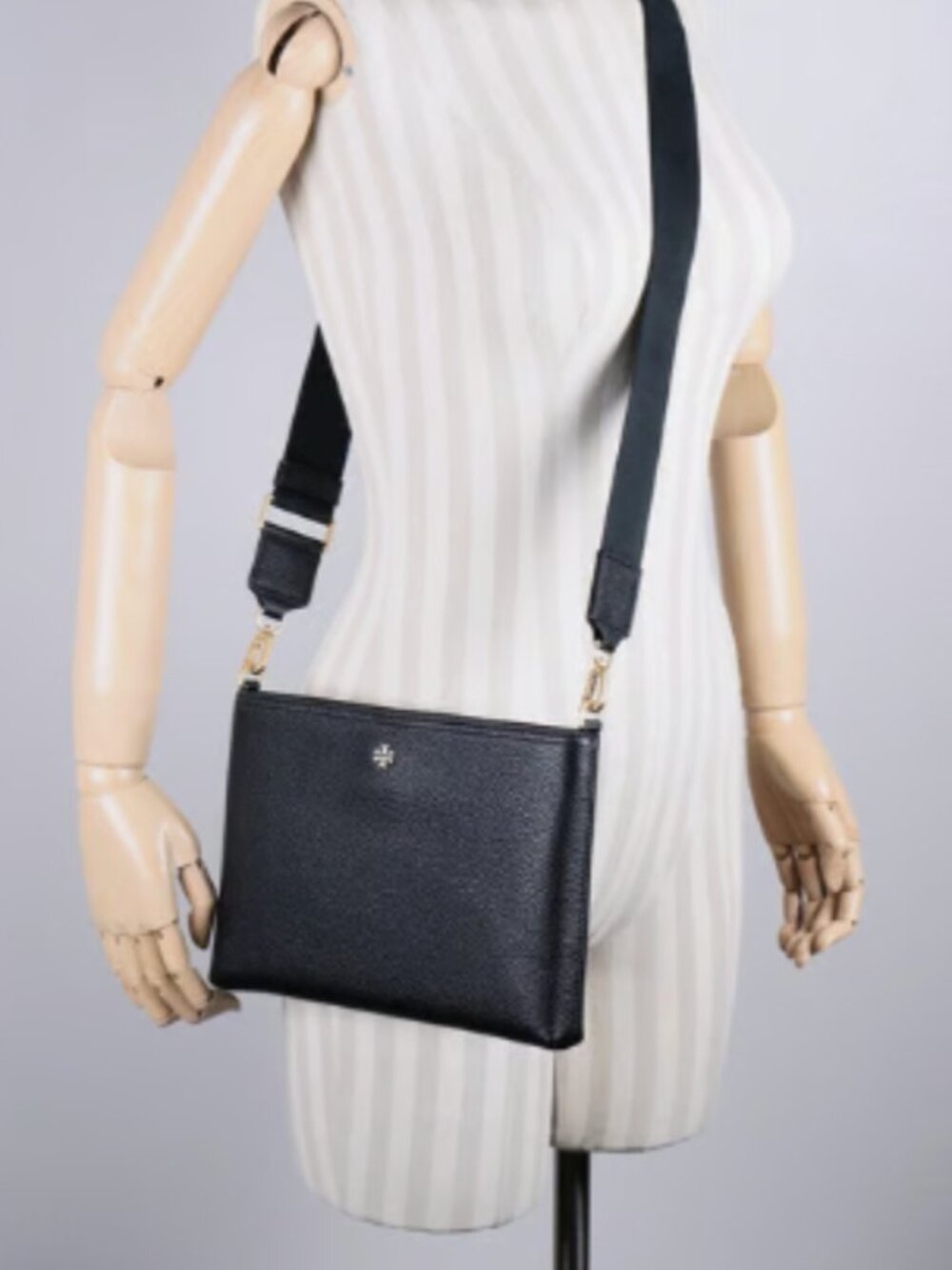 Tory Burch Blake Black Leather Crossbody Bag Purse Messenger Swingpack 148314